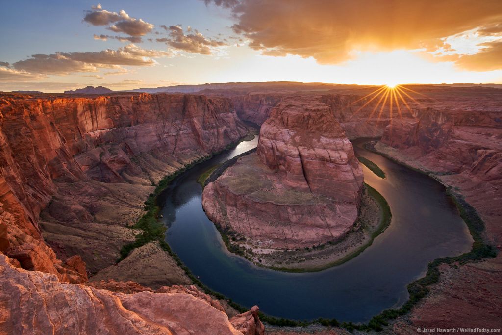 The last rays of the setting sun paint the walls in the Glen Canyon Recreation Area.  
