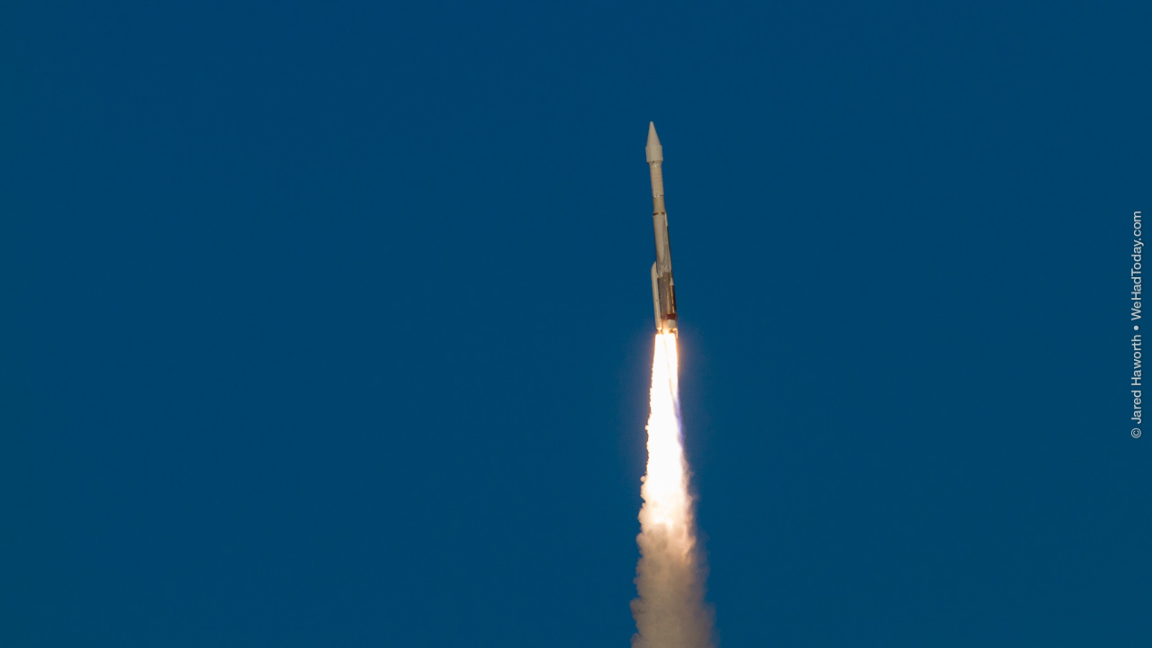 The single solid booster on the Atlas V requires the RD-180 main engine to gimbal in compensation.