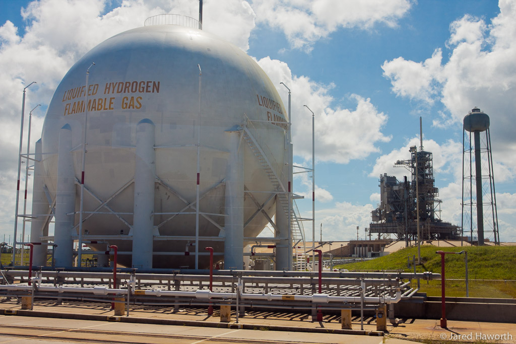 Hydrogen storage. Hydrogen Storage Tank. Площадка хранения водорода. Криоадсорбционное хранение водорода. Hydrogen High pressing Storage Tank.